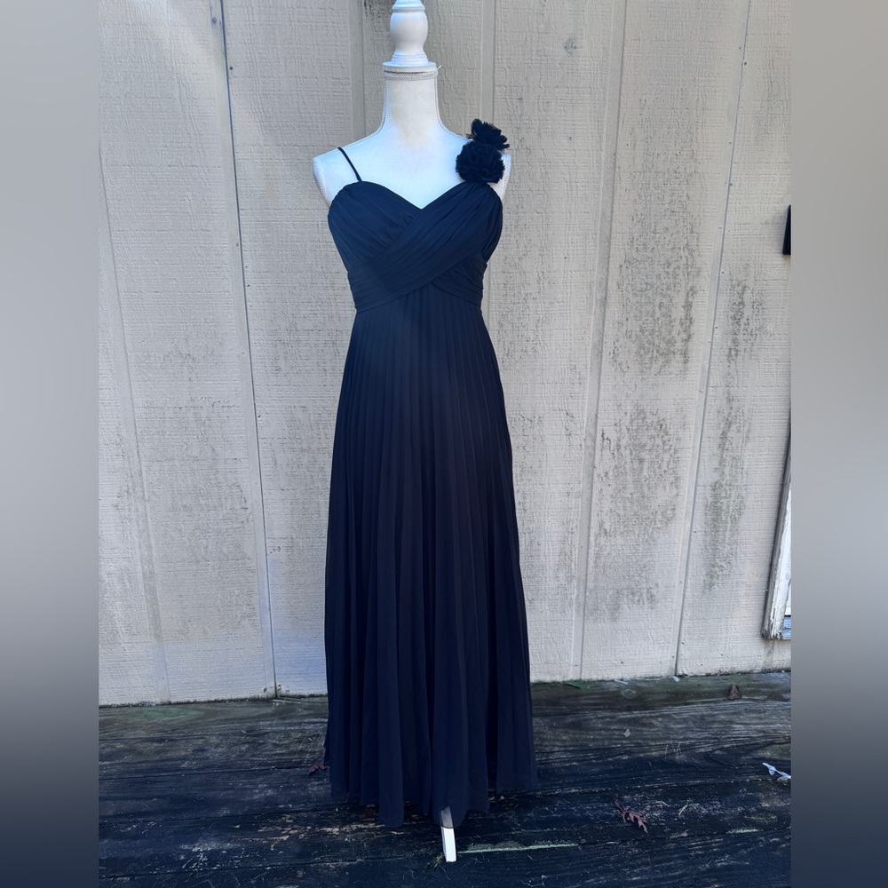Betsy & Adam Elegant Black Chiffon Gown w Chiffon Rose Accents - Picture 2 of 7